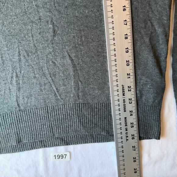 Hollister Men’s Long Sleeve V-neck Knit Sweater size M, Solid Gray - Picture 3 of 8